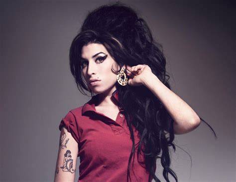 Amy Winehouse tupíros frizura ikon