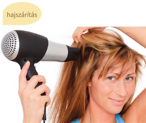 Nő szárítja a haját szabad levegőn