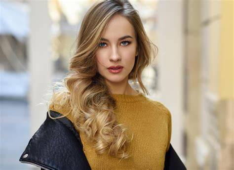 Copacabana és balayage együttes hatása vizuálisan: természetes napszítta megjelenés