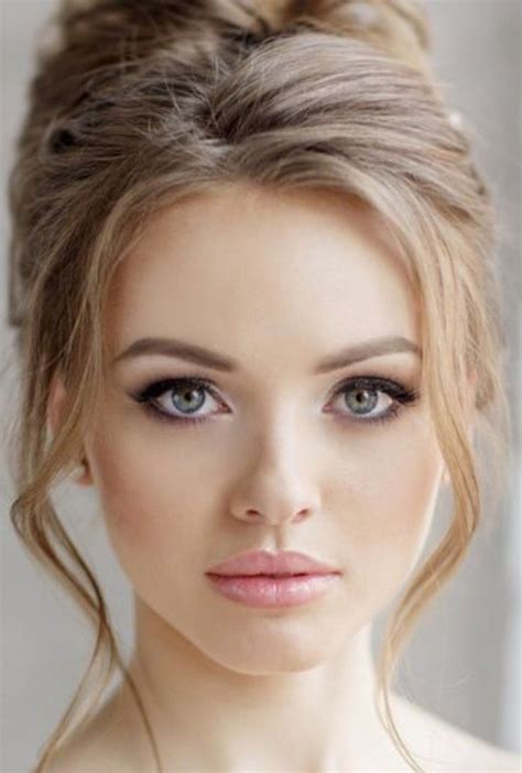 Női arc oldalfrufruval