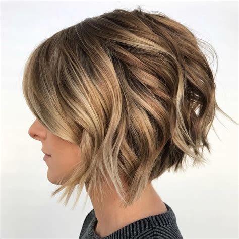 hullámos rövid haj