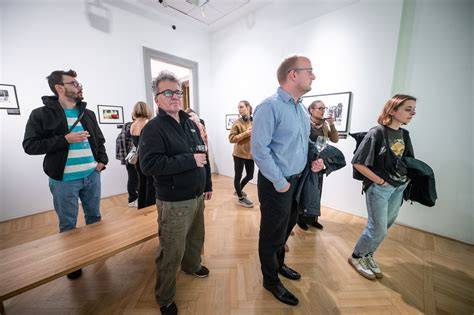 Közvetlen képeket bemutató galéria a szalonokról és a stylistokról