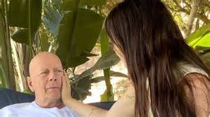 Infografika Bruce Willis karrierének főbb állomásairól