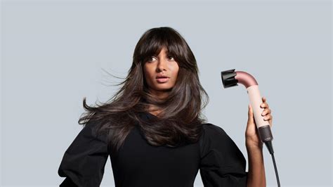 Hajszárítás lapos kefével