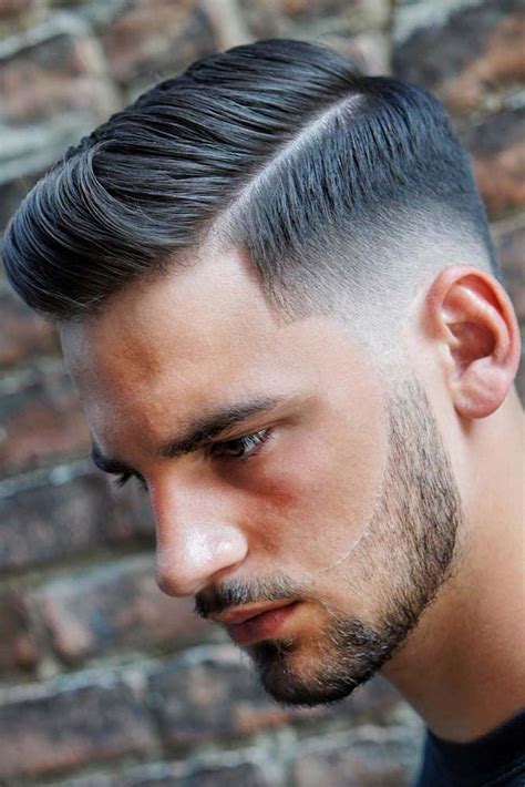 Comb over frizura fekete hajjal