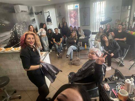 szakmai továbbképzés és workshop fodrászoknak
