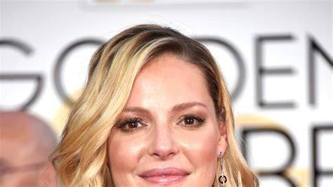 Katherine Heigl az új frizurával egy családi fotón
