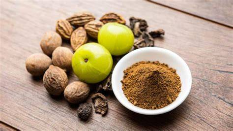 Ayurvédikus gyógynövények: henna, amla, shikakai