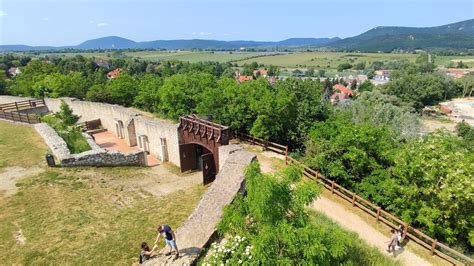 Solymár panorámája a templommal