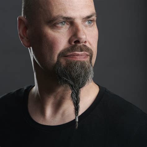Viking szakáll ékszerek és fonatok részletei