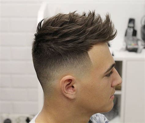 Férfi frizura fade technikával