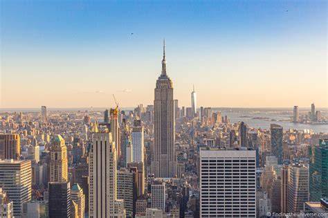 Empire State Building felhőkarcoló látképe