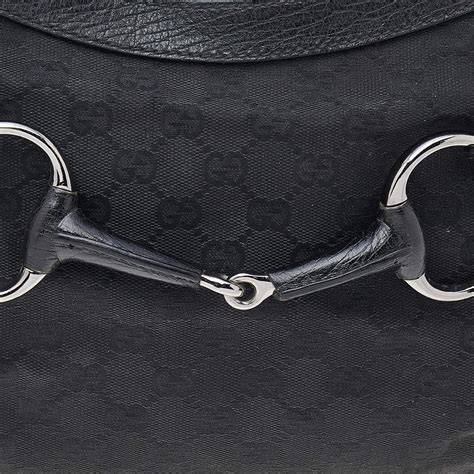 Infografika: Anyagok, finom kidolgozás és részletek (GG canvas, smooth leather, Horsebit, Double G)