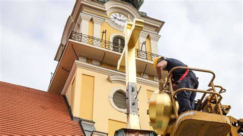 Templom és toronysisak a felújítás után