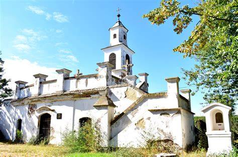 Barokk kápolna a dombtetőn