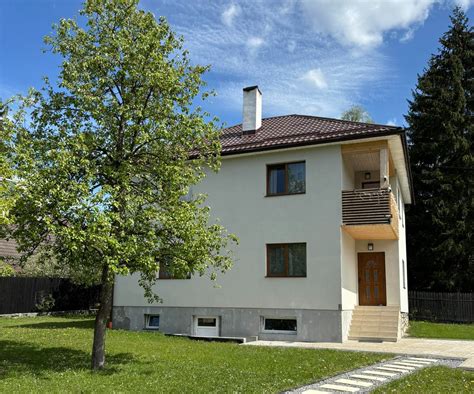 Casa Tinca külső látképe, Marosfő környezete