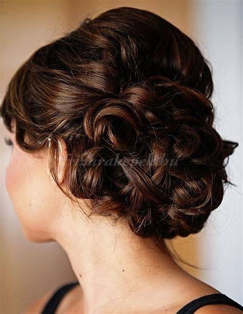 Klasszikus tarkókonty scrunchie-val