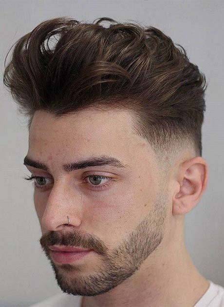 kócos quiff frizura