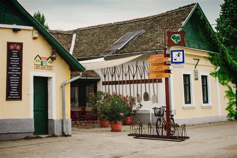 Gördülékeny szalonbelépés és vendégfogadó zóna
