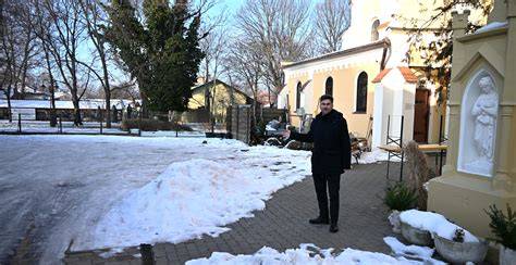 Közösségi események a templom előterében