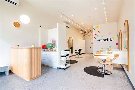 A Still the Salon modern berendezései és a prémium termékek vizuális bemutatója