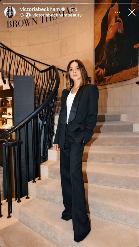 Victoria Beckham új frizura: rövid hullámok, szőke ombre