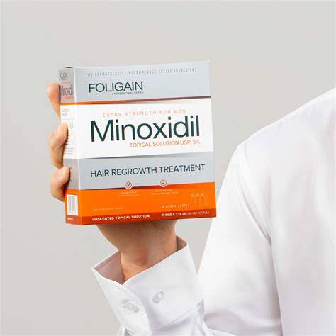 Infografika: Denza protokoll és minoxidil hatóanyagok működése a fejbőrben