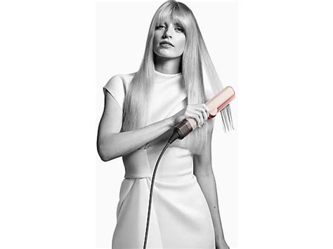 Nő haját vasalja Jaguar Starlight hajvasalóval