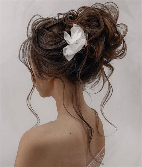 Esküvői frizura kiegészítőkkel