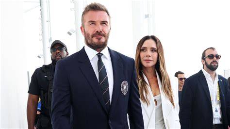 Victoria Beckham új frizurája és szőke melírok