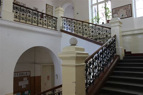 iskola-épületek-hagyományai-távlat