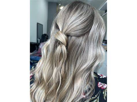 Balayage hajfestés és styling kerek archoz