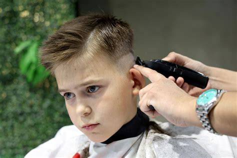 Infografika: fejborotálás lépései barber shopban