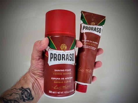Infografika a Proraso szakállápolási rutinról: olaj vs balzsam
