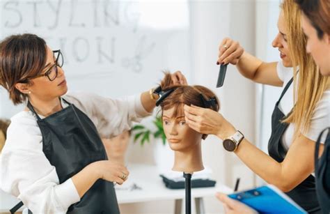 A fodrász szakma szimbólumai