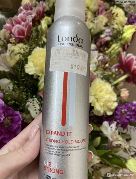 A Londa Professional Expand It Strong Hold Mousse csomagolása és textúrája