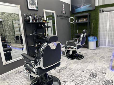 Barber szalon belső, férfi hajvágás és szakállápolás