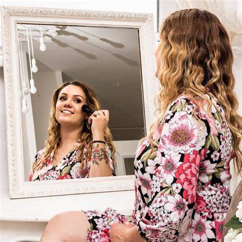 Átalakulás folyamata: smink, frizura, styling és fotózás