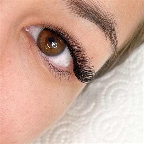 Műszempilla építés különböző technikái