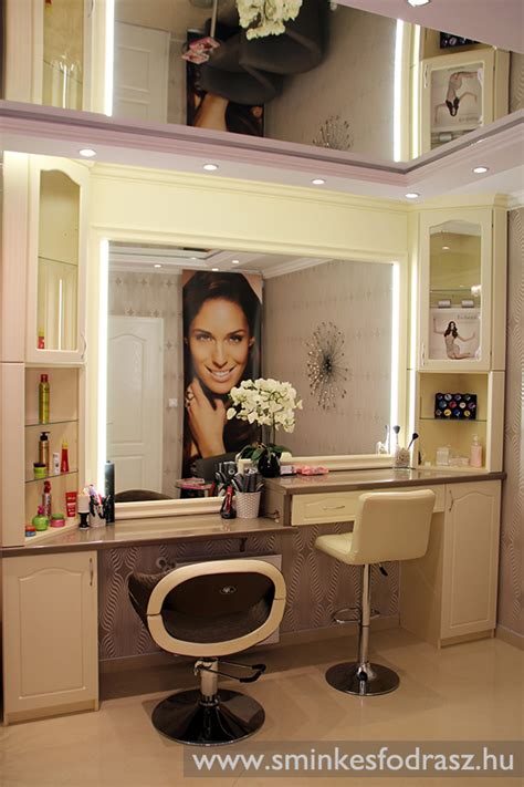 fodrász és sminkes munkában