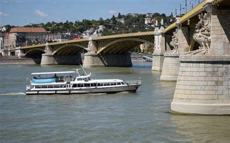 Hajók a Duna budapesti szakaszán a FINA VB idején