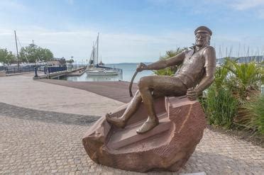 Bujtor István vitorlás emlékműve Balatonfüreden