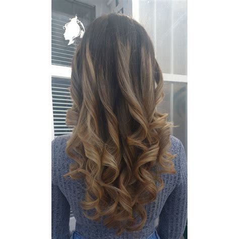 Nő éjszakai hajpakolással