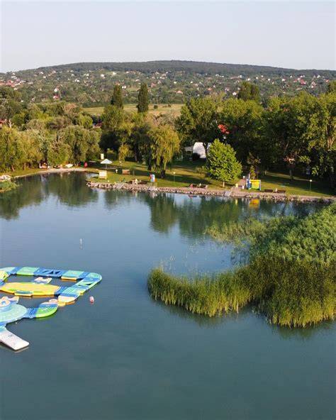 Infografika: Balaton-fűzfő környéki fodrászatok térképe és szolgáltatási spektruma