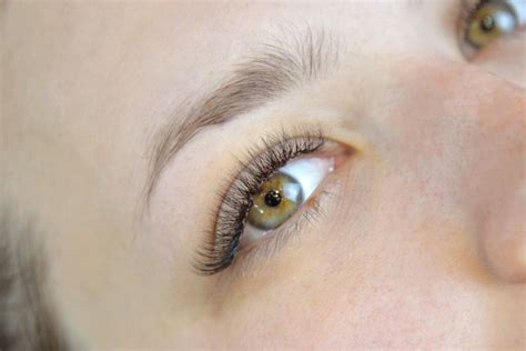 Összehasonlítás: természetes vs. műszempilla