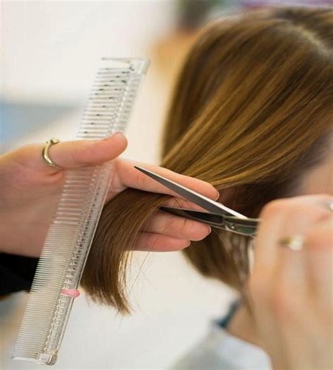 Hajvágás szimulátor