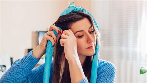 Hő nélküli göndörítési technikák illusztrációja