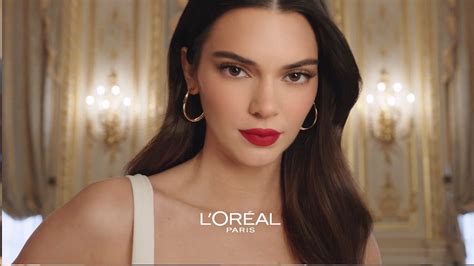 A L'Oréal Paris márkát és a fenntarthatósági törekvéseket bemutató grafika