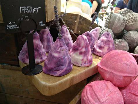 Lush termékek a zsíros korpás hajhoz