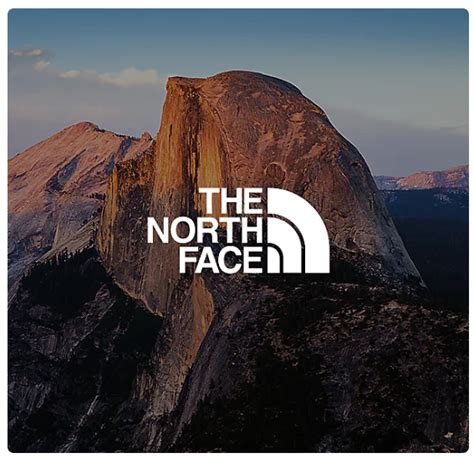 The North Face márka logója és hegyvidéki táj